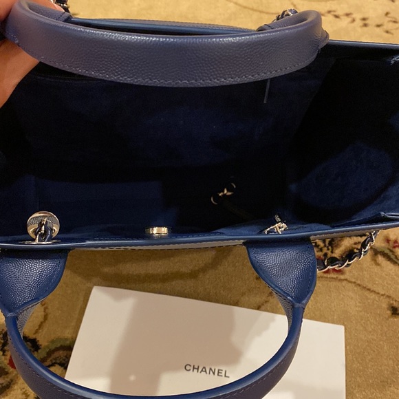 July 4 Special ❤️🤍💙Chanel 💙 Deauville 🤍medium tote bag❤️ - Picture 7 of 7